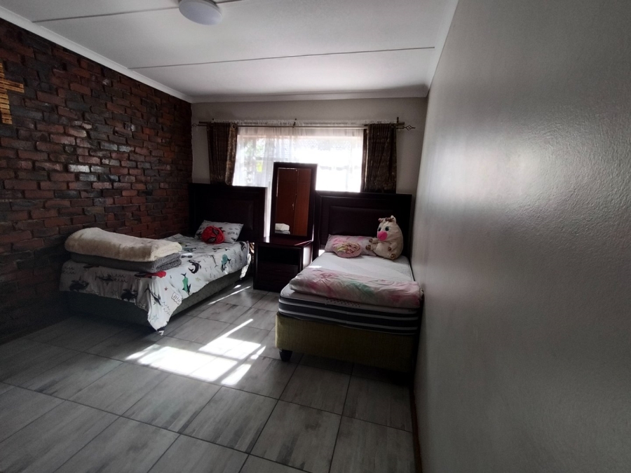 5 Bedroom Property for Sale in Fichardt Park Free State